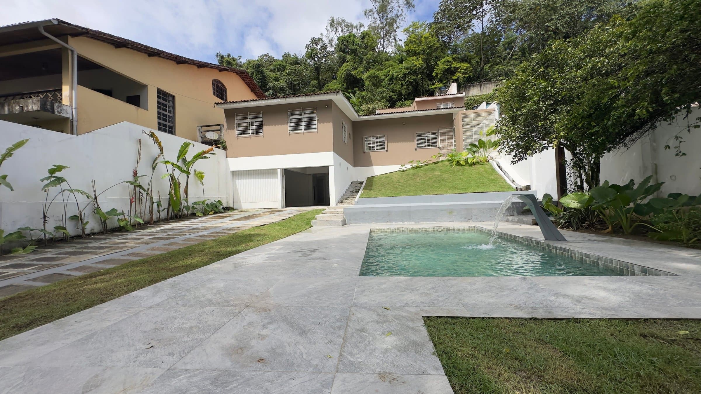 CASA DE 04 QUARTOS, 02 SUITES, 280 M², EM APIPUCOS - RECIFE - PE